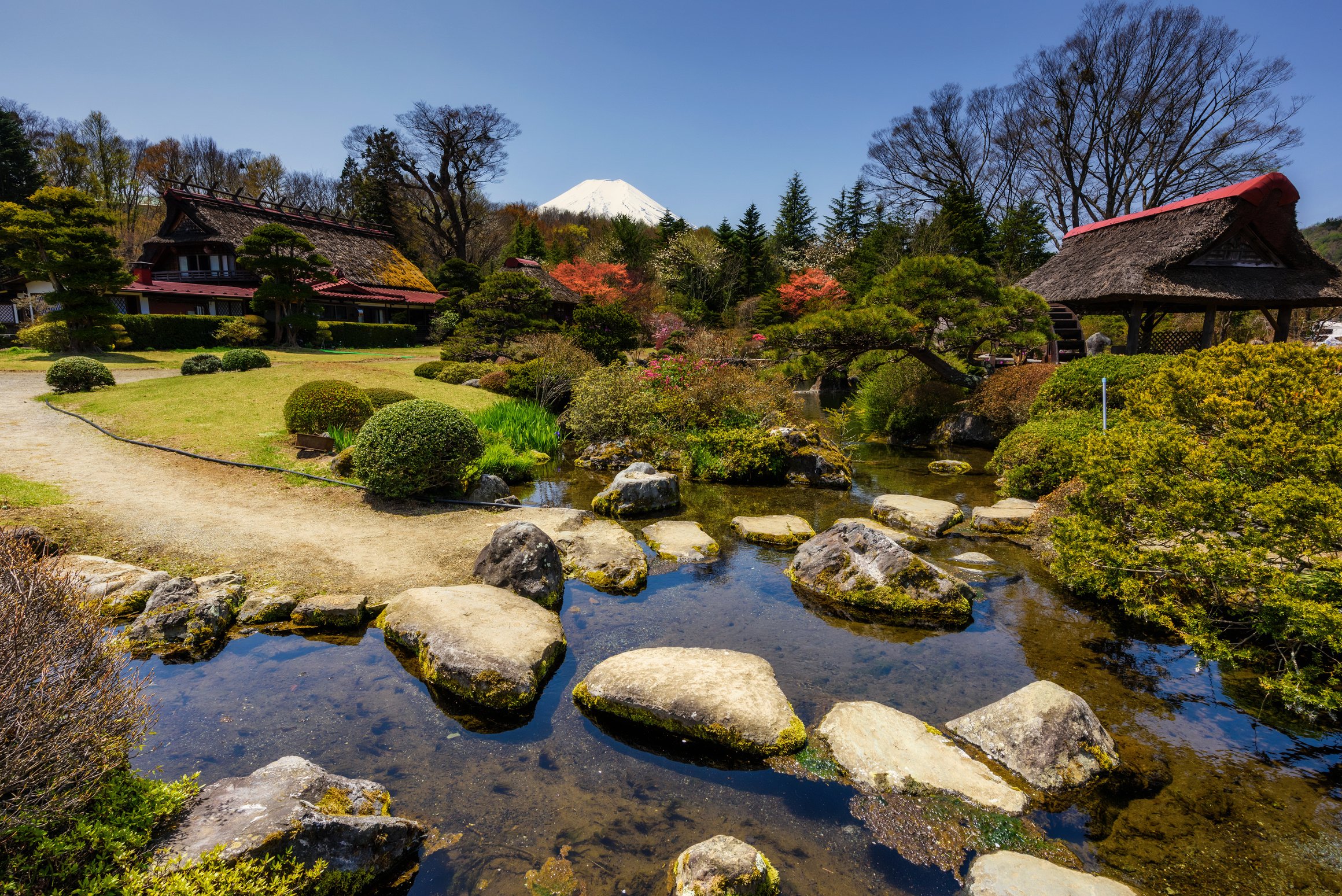 Oshino Hakkai heritage garden and house