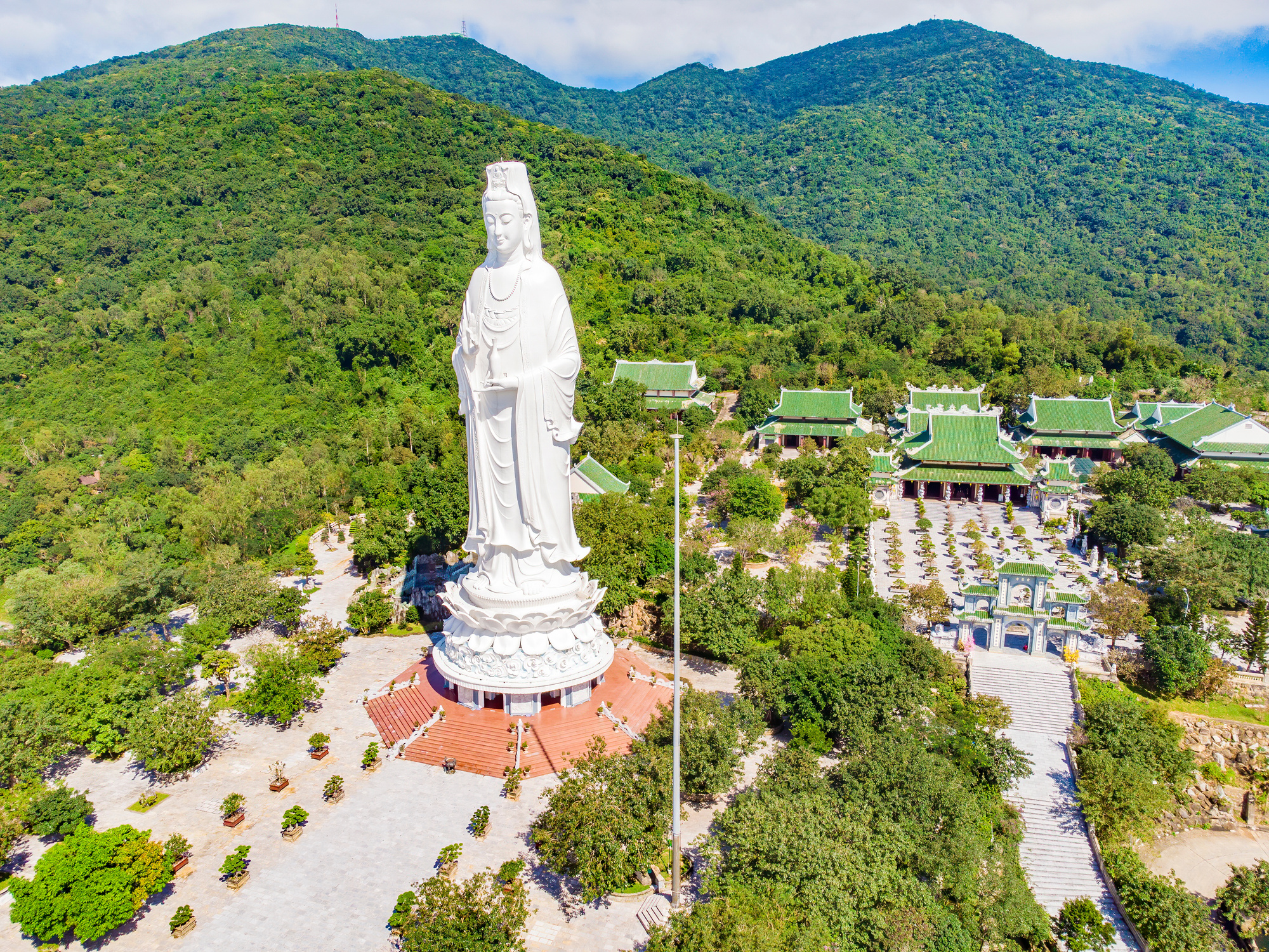 full view of Da Nang Son Tra peninsula which is a very famous destination.